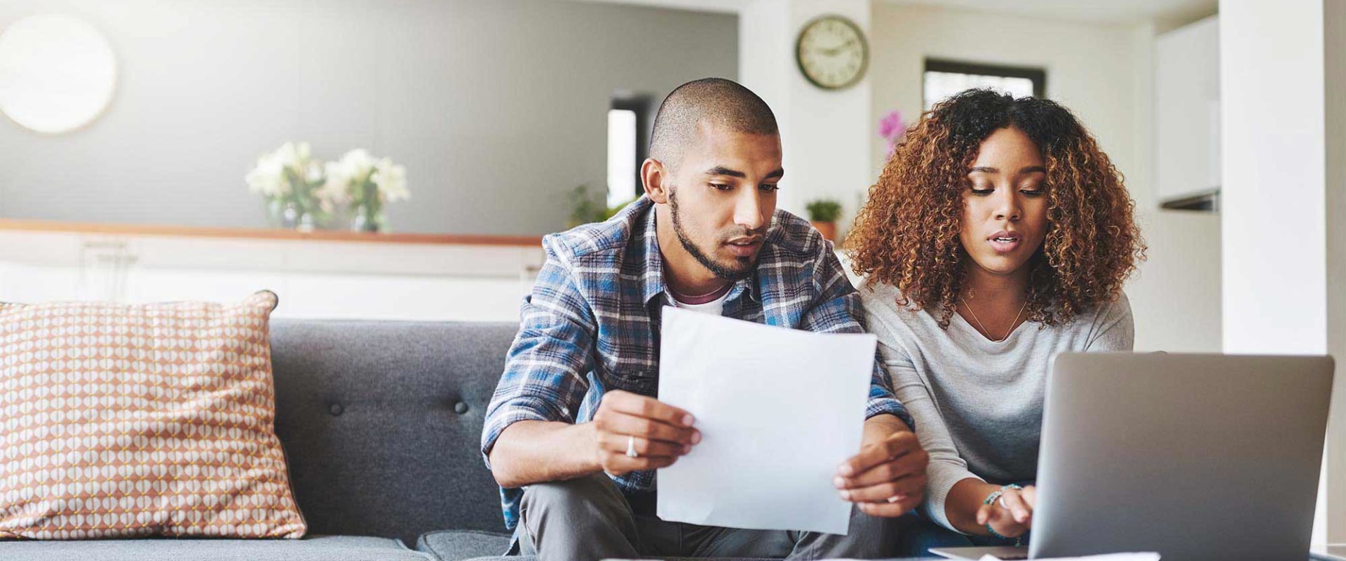 What is the difference between a roth ira and a traditional ira?