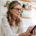 What is the difference between a 401(k) and an ira?